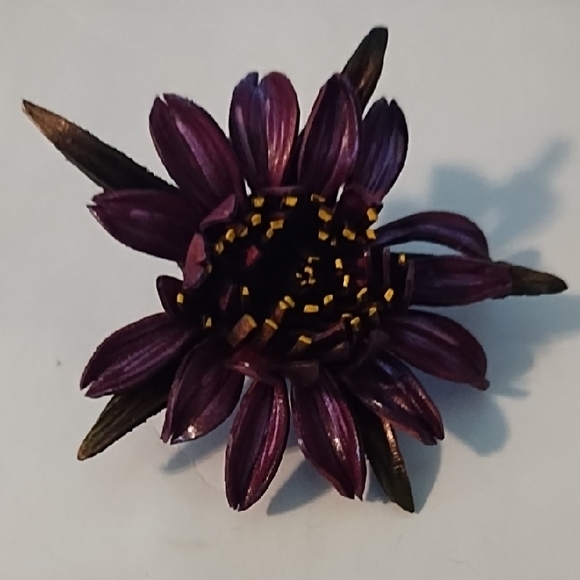 Elegant Gold and Silver Brooch Set - Picture 6 of 7